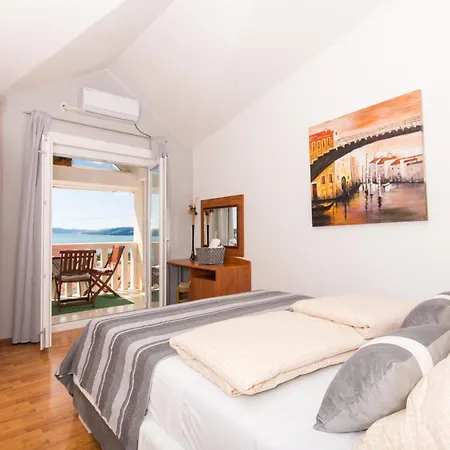 Appartement Present 203 *