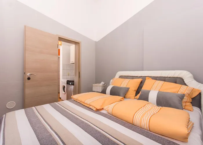 Present 203 * Trogir