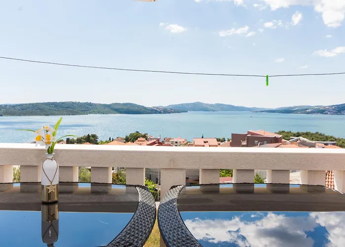 Apartment Present 203