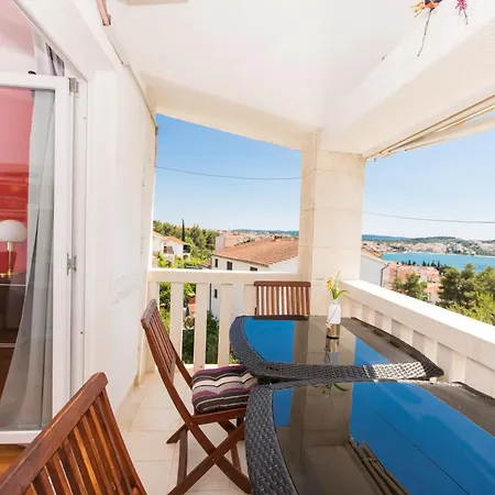 Present 203 Διαμέρισμα *